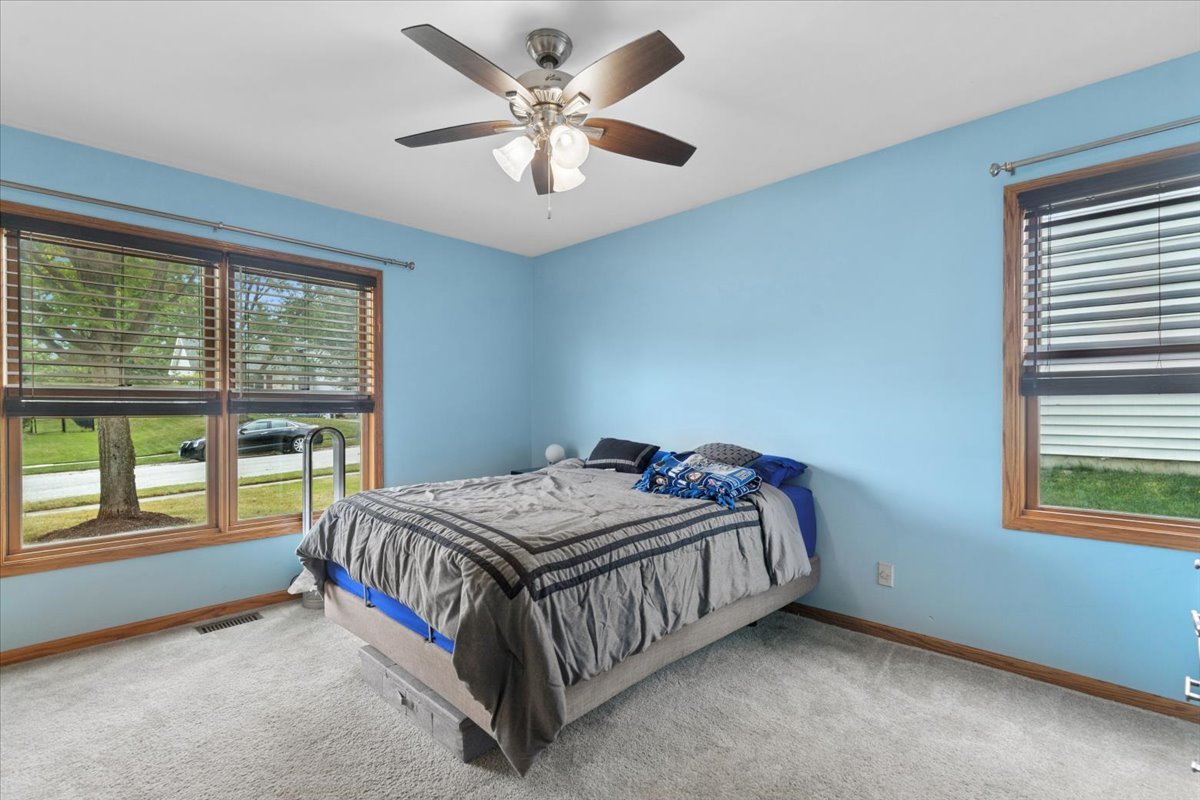 1362 S Parkview Terrace, Algonquin, IL 60102