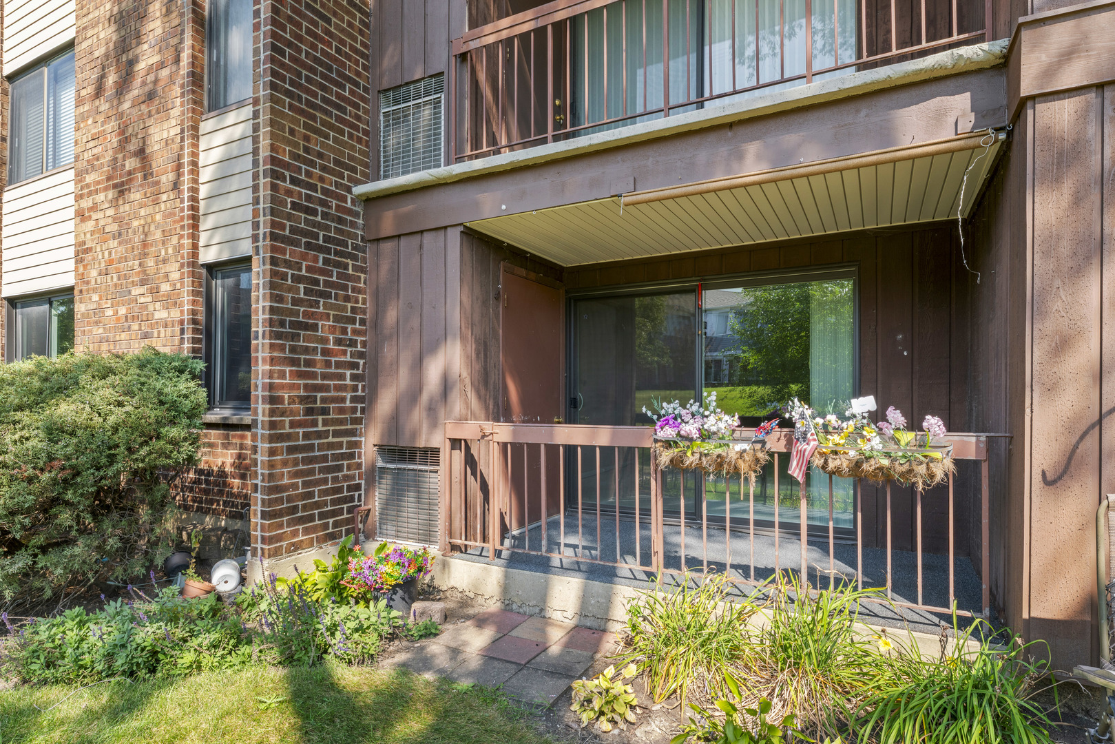 440 Raintree Court #1M, Glen Ellyn, IL 60137