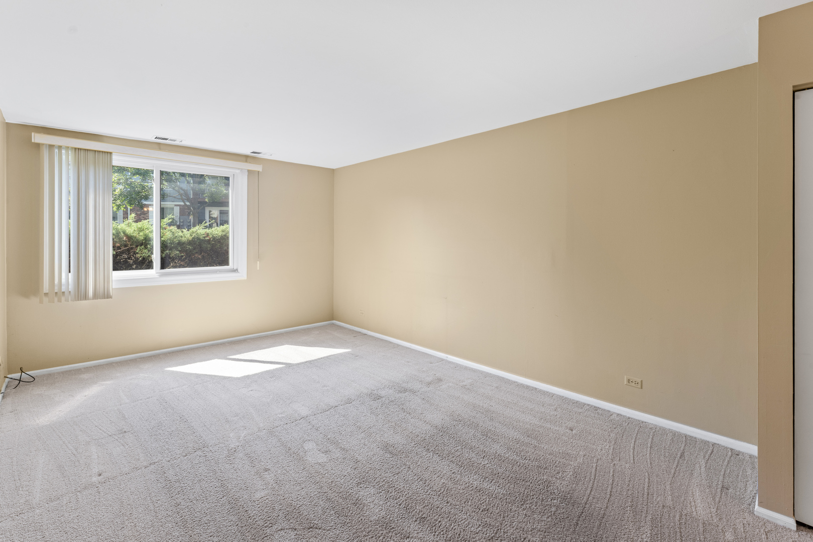 440 Raintree Court #1M, Glen Ellyn, IL 60137