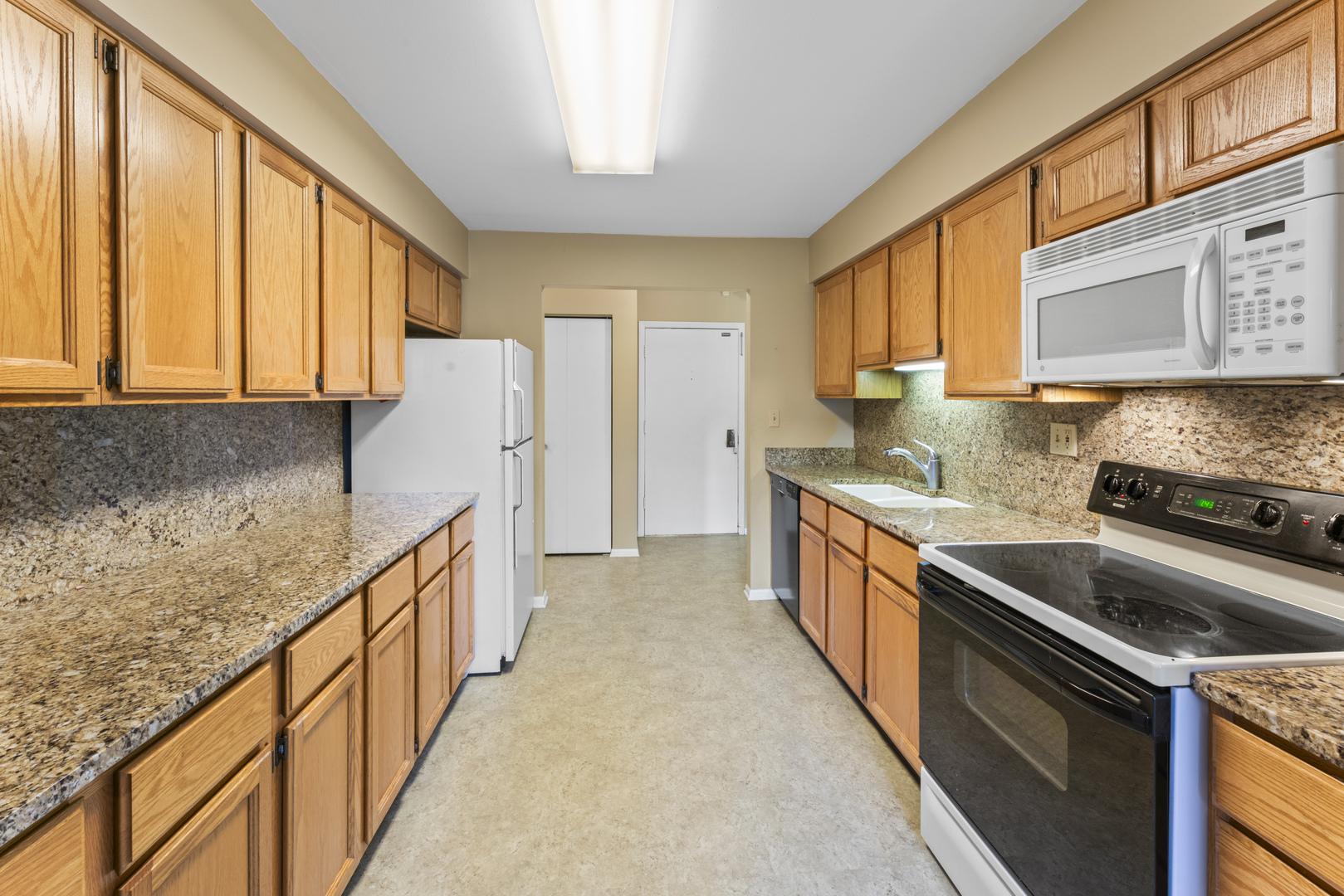 440 Raintree Court #1M, Glen Ellyn, IL 60137