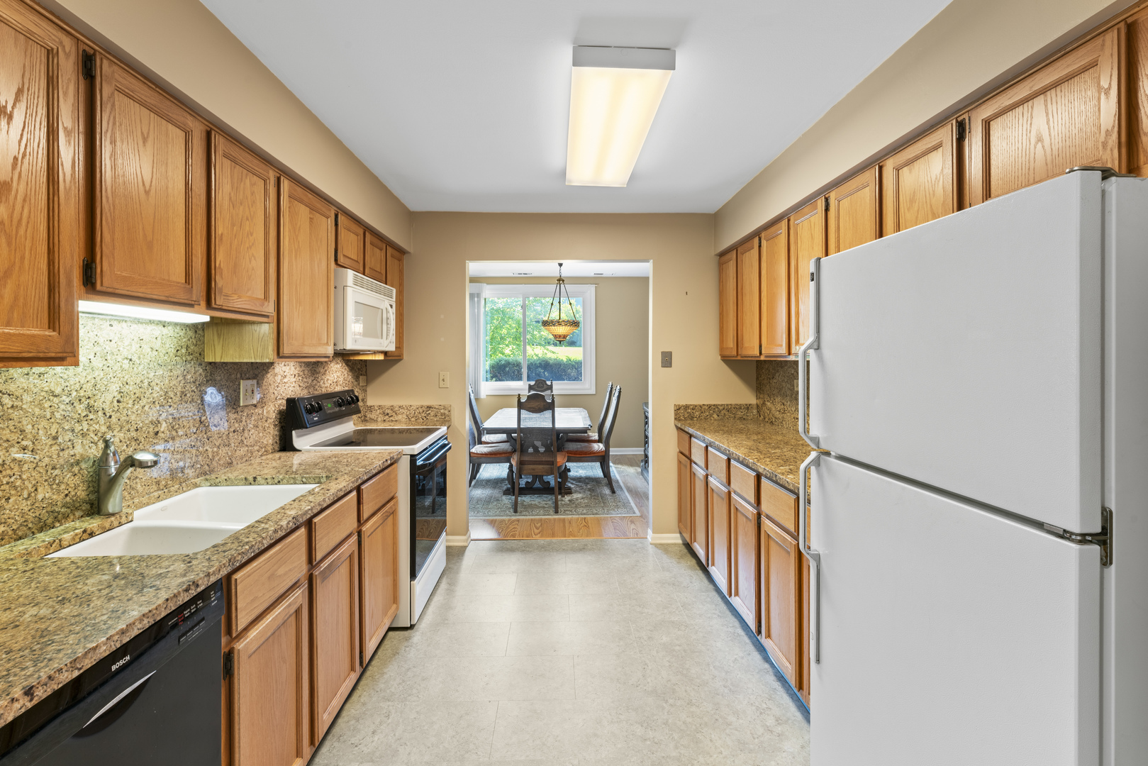 440 Raintree Court #1M, Glen Ellyn, IL 60137