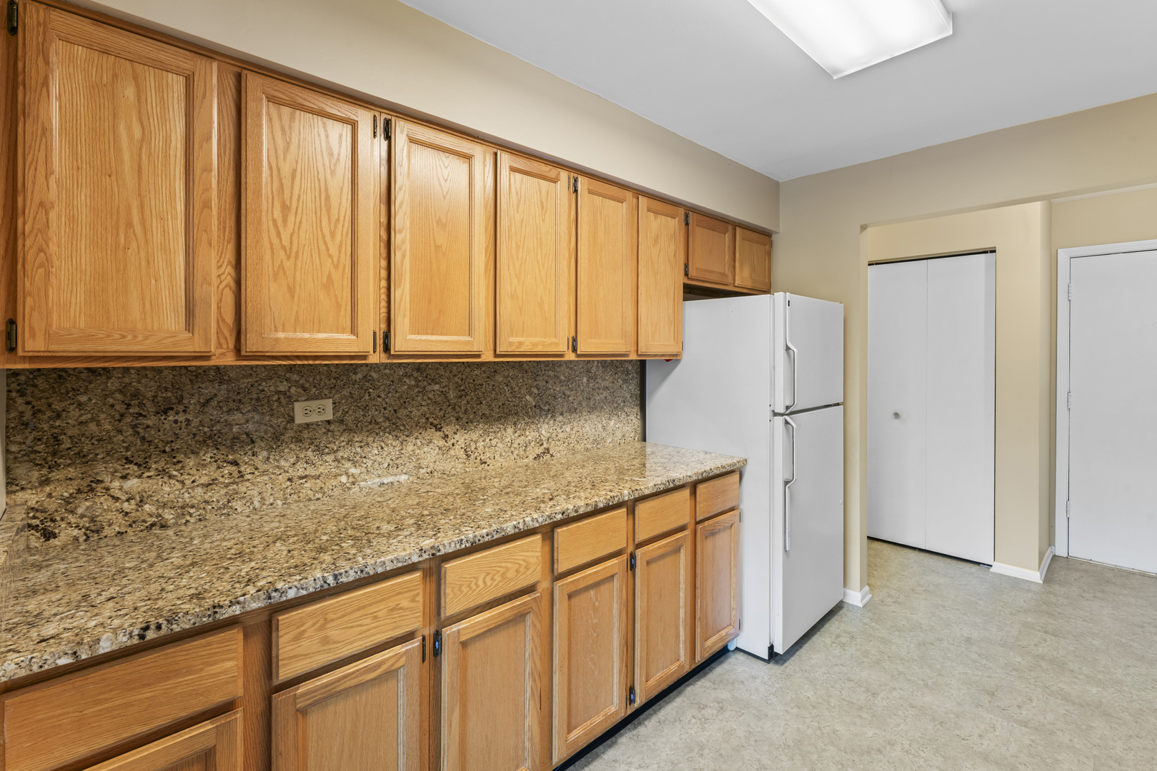 440 Raintree Court #1M, Glen Ellyn, IL 60137