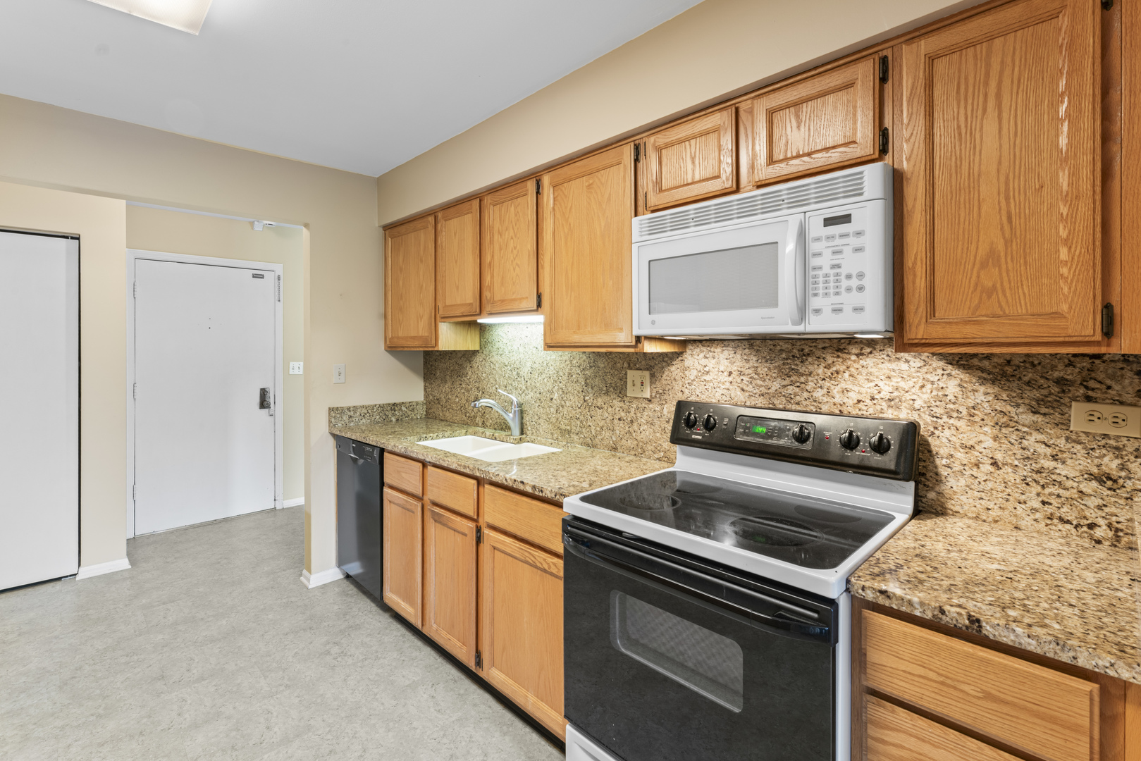 440 Raintree Court #1M, Glen Ellyn, IL 60137