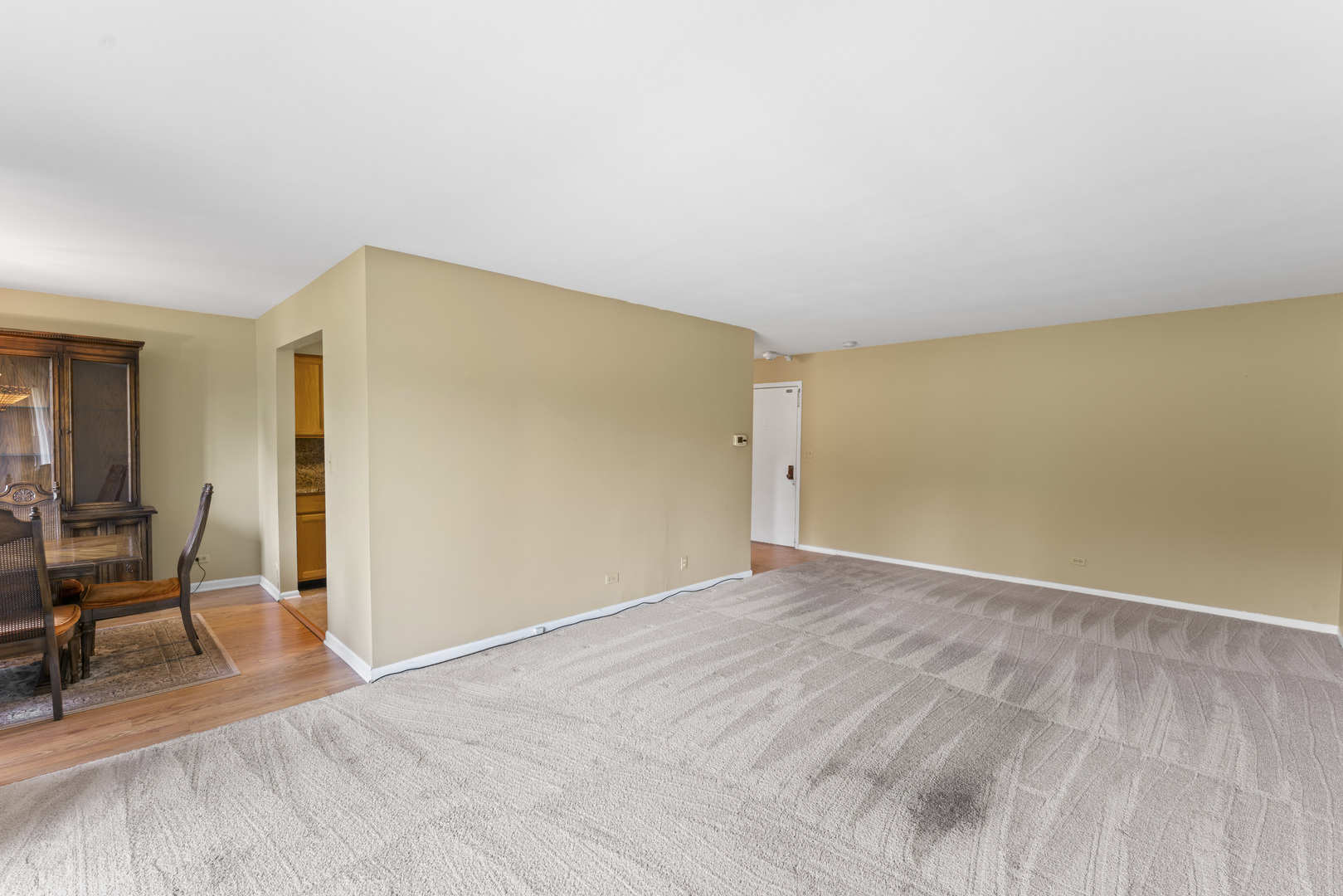 440 Raintree Court #1M, Glen Ellyn, IL 60137