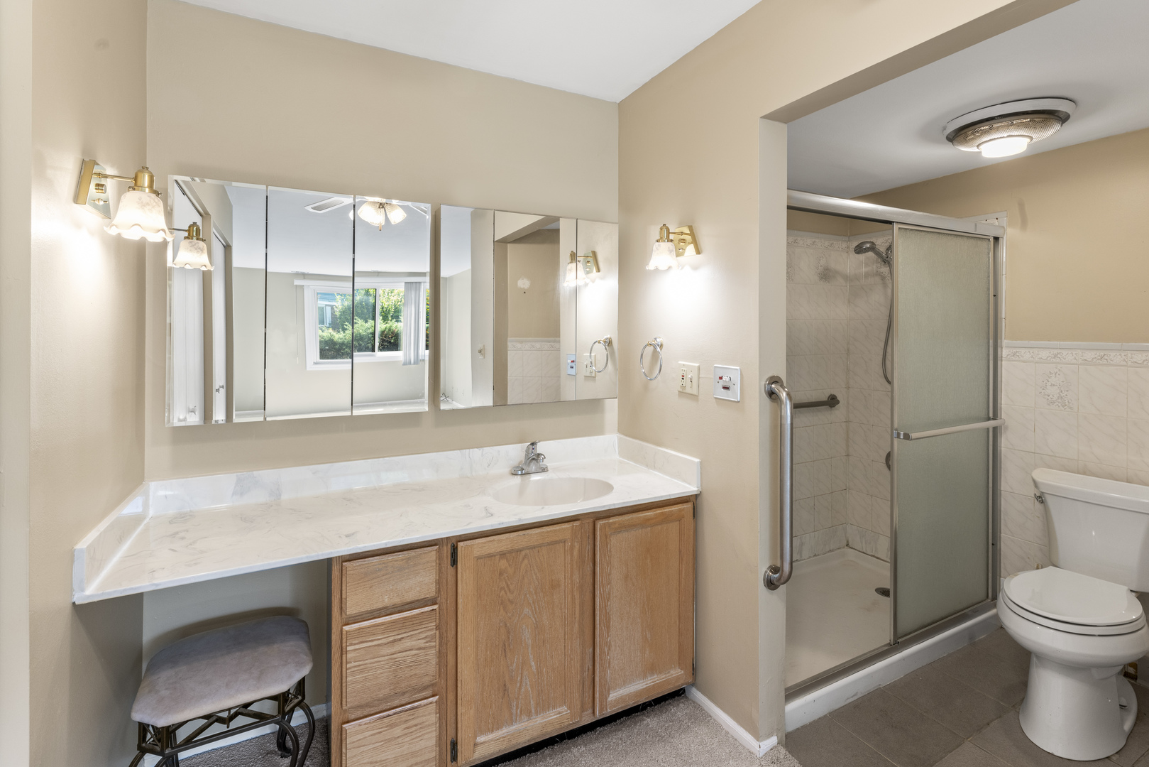 440 Raintree Court #1M, Glen Ellyn, IL 60137