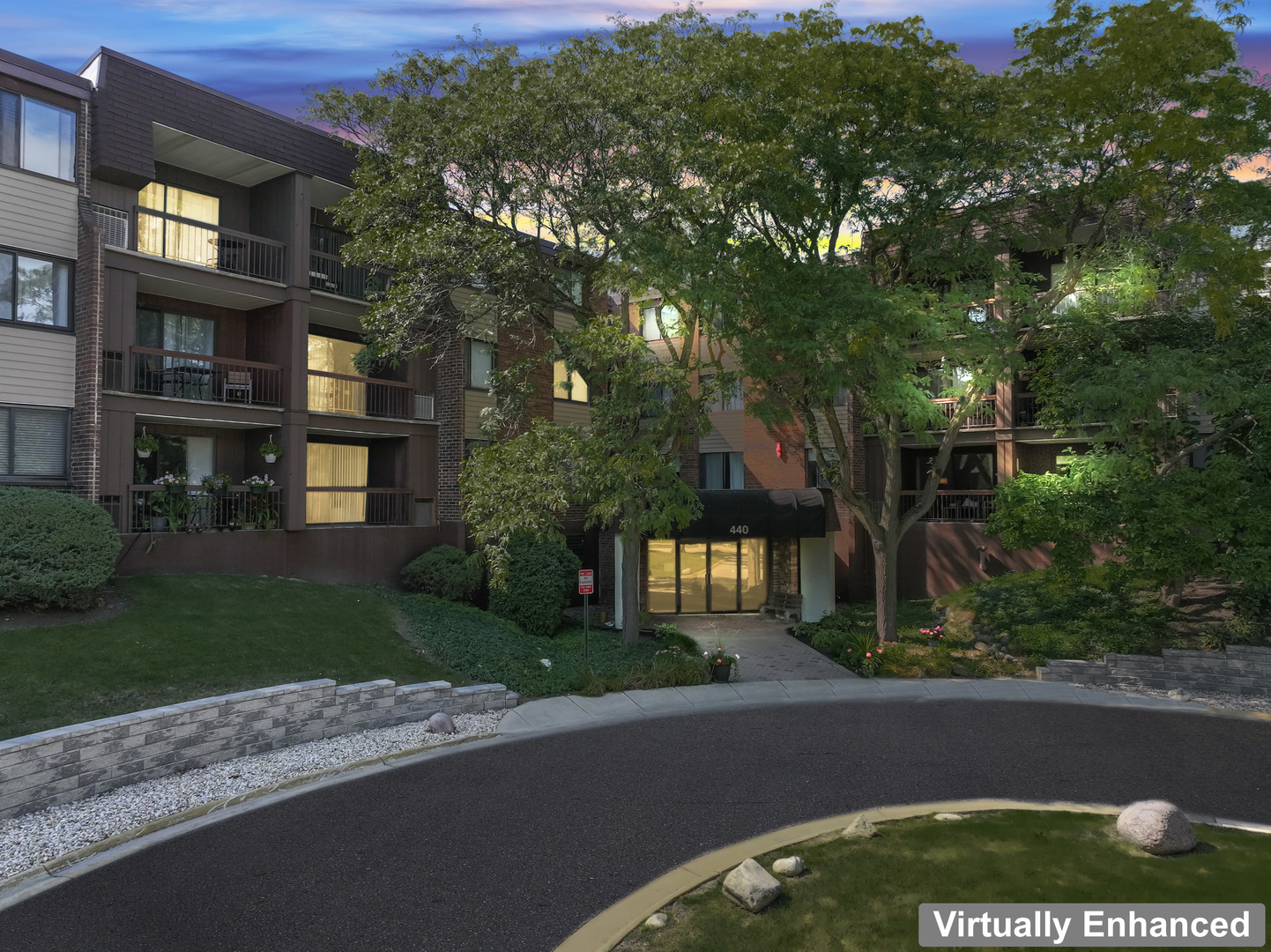 440 Raintree Court #1M, Glen Ellyn, IL 60137