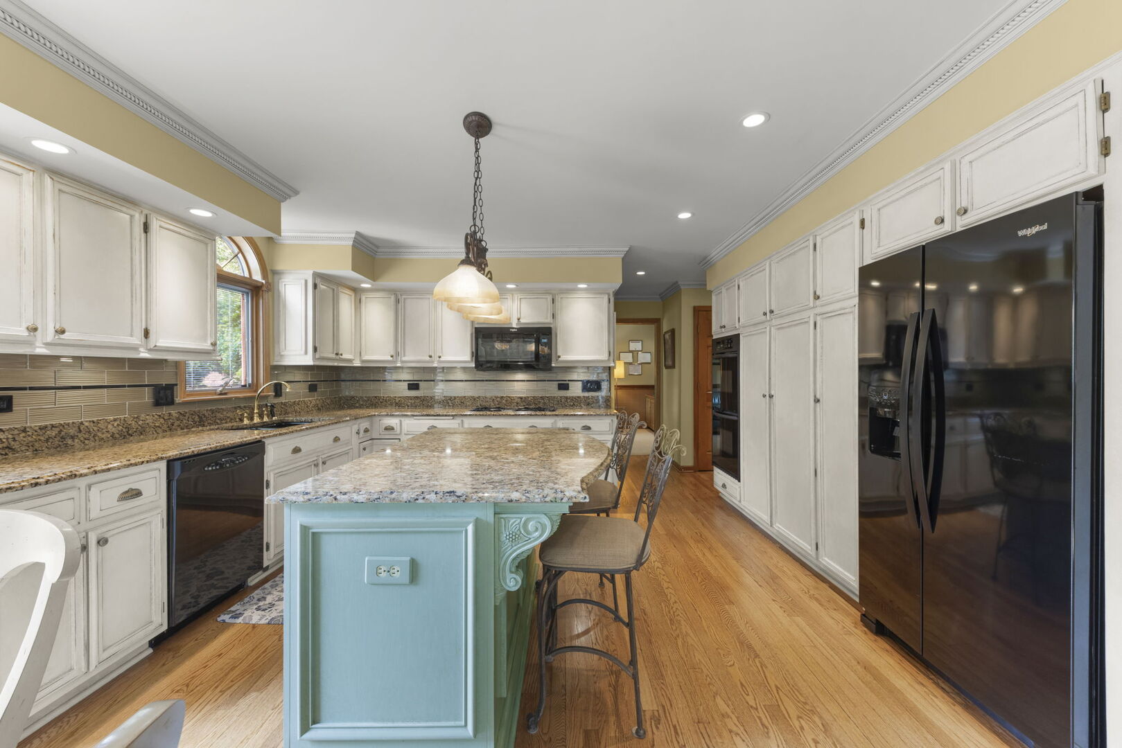 1230 Champion Forest Court, Wheaton, IL 60187