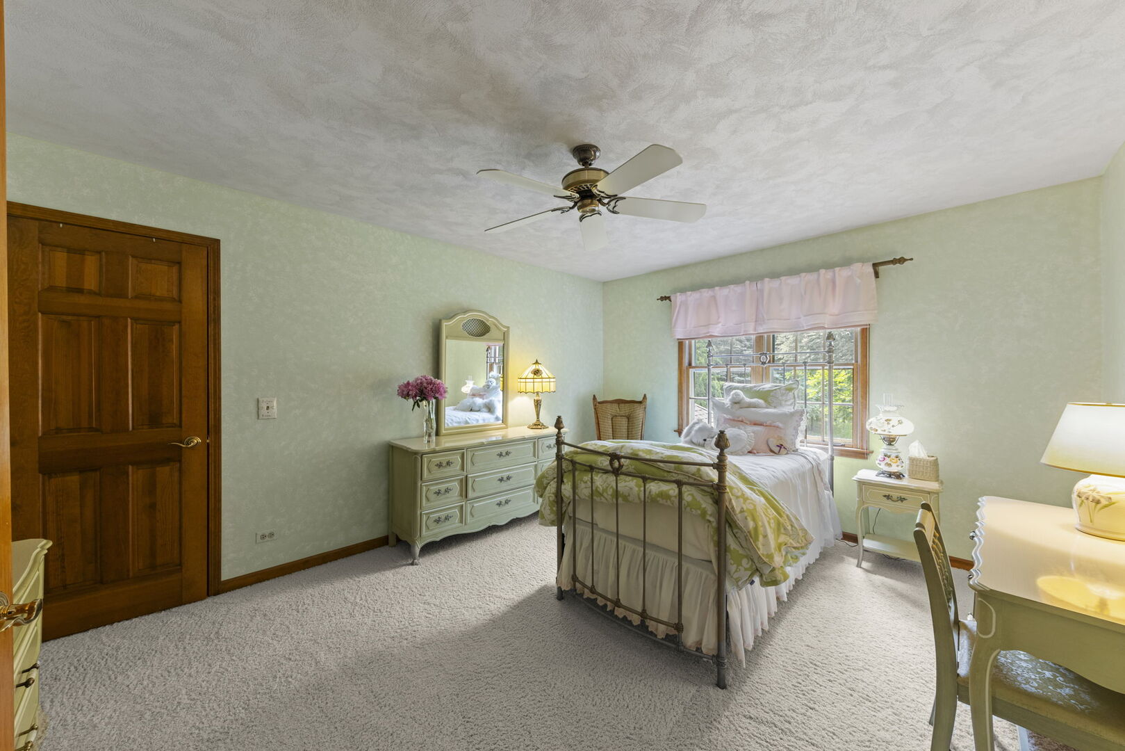 1230 Champion Forest Court, Wheaton, IL 60187