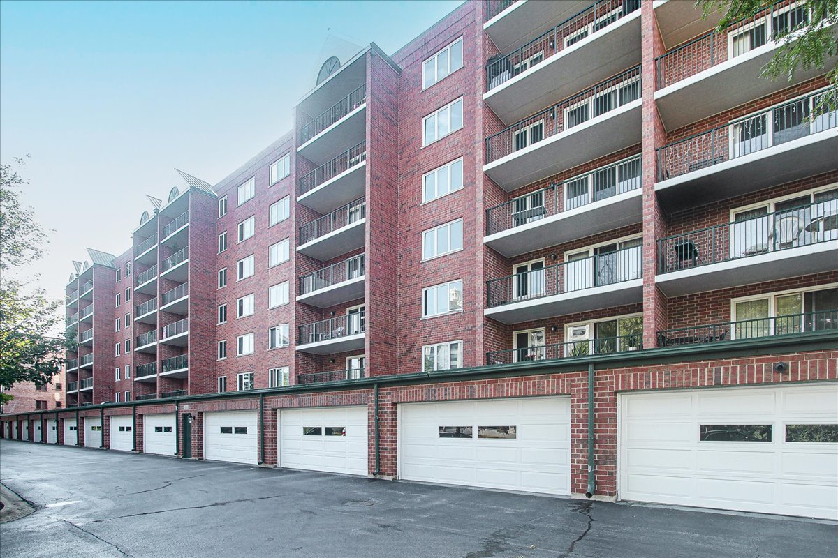 1600 E Thacker Street #706, Des Plaines, IL 60016
