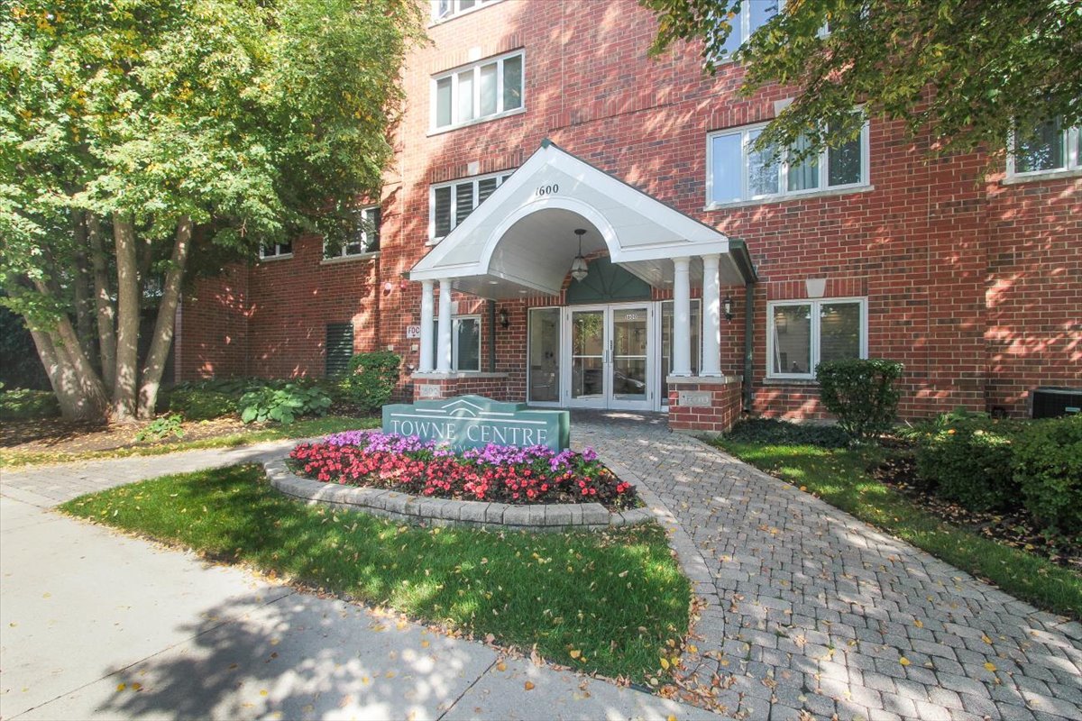 1600 E Thacker Street #706, Des Plaines, IL 60016