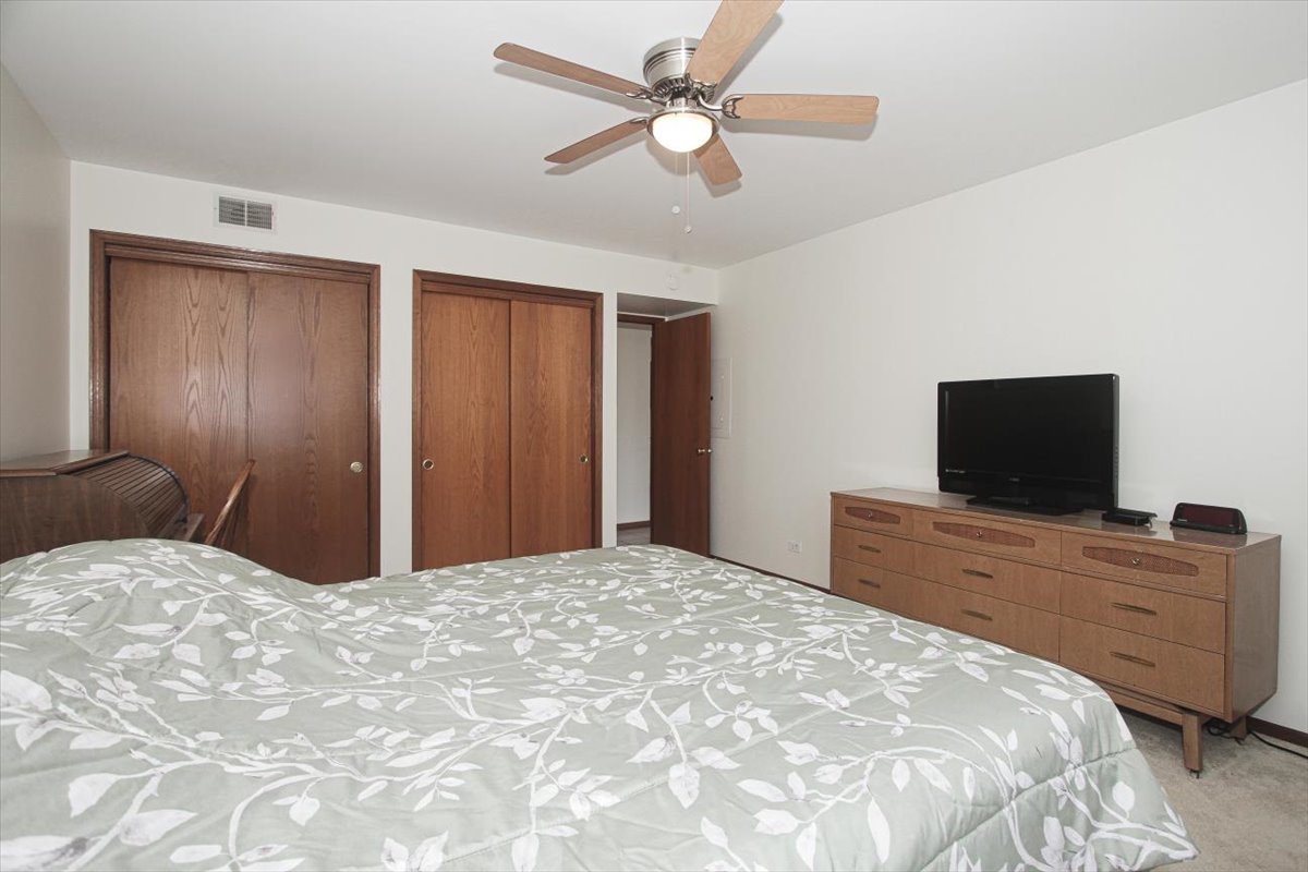 1600 E Thacker Street #706, Des Plaines, IL 60016