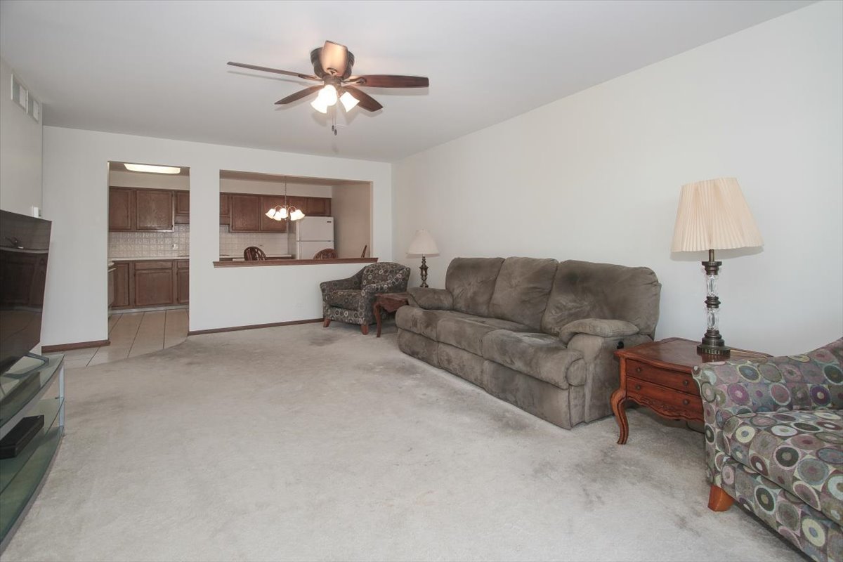 1600 E Thacker Street #706, Des Plaines, IL 60016