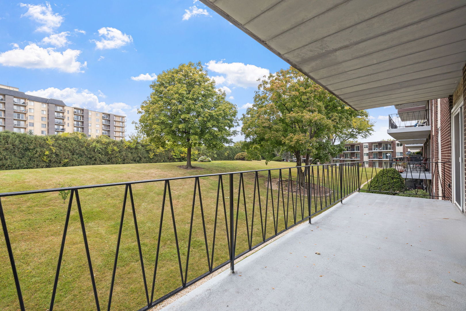 5540 Walnut Avenue #11B, Downers Grove, IL 60515