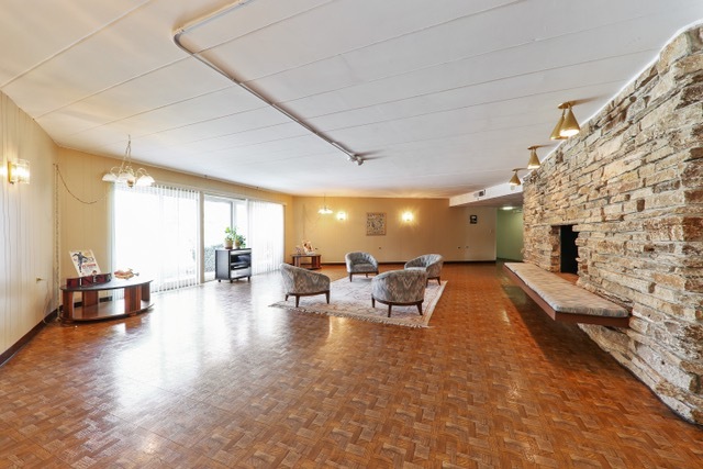 5540 Walnut Avenue #11B, Downers Grove, IL 60515