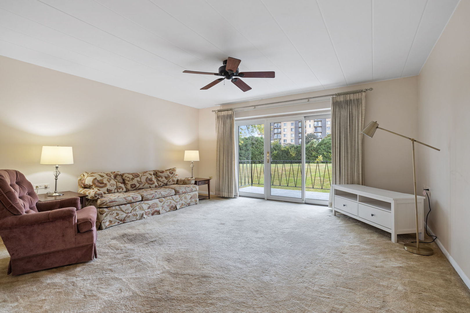 5540 Walnut Avenue #11B, Downers Grove, IL 60515