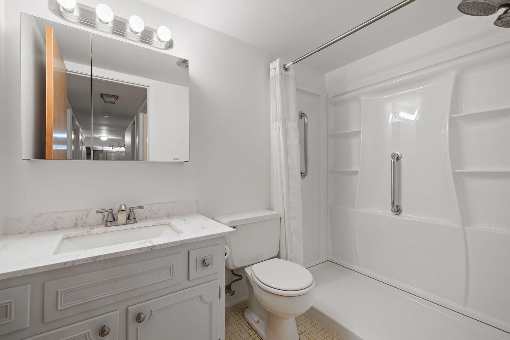 5540 Walnut Avenue #11B, Downers Grove, IL 60515