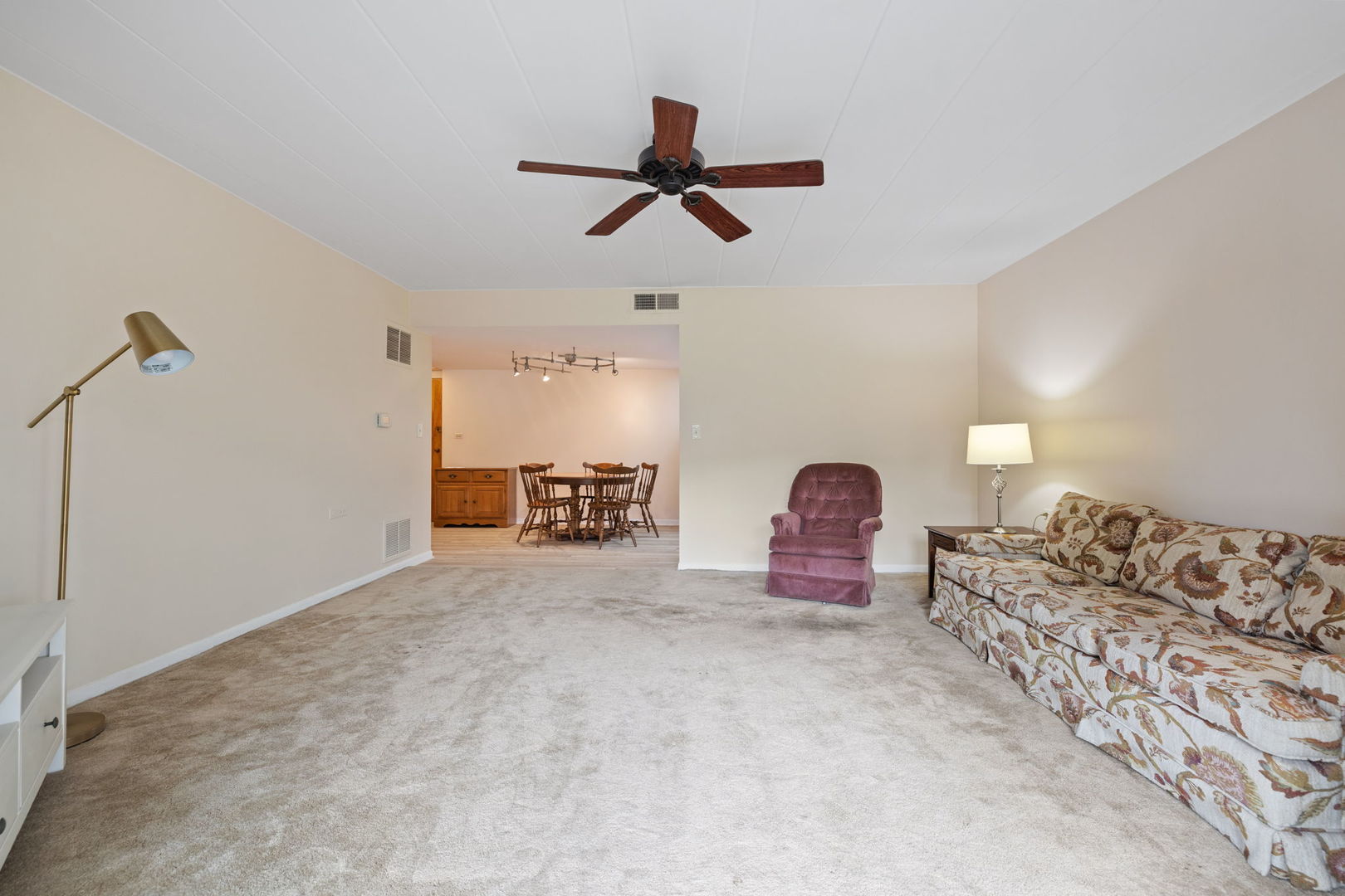 5540 Walnut Avenue #11B, Downers Grove, IL 60515