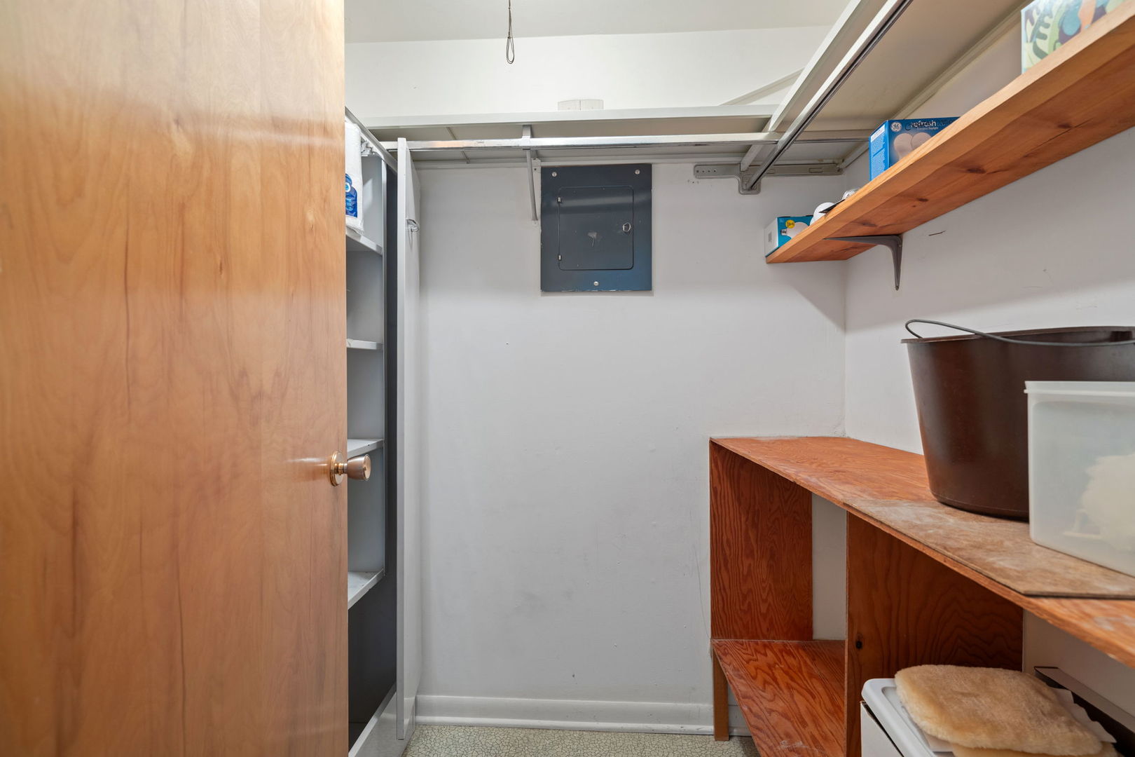 5540 Walnut Avenue #11B, Downers Grove, IL 60515