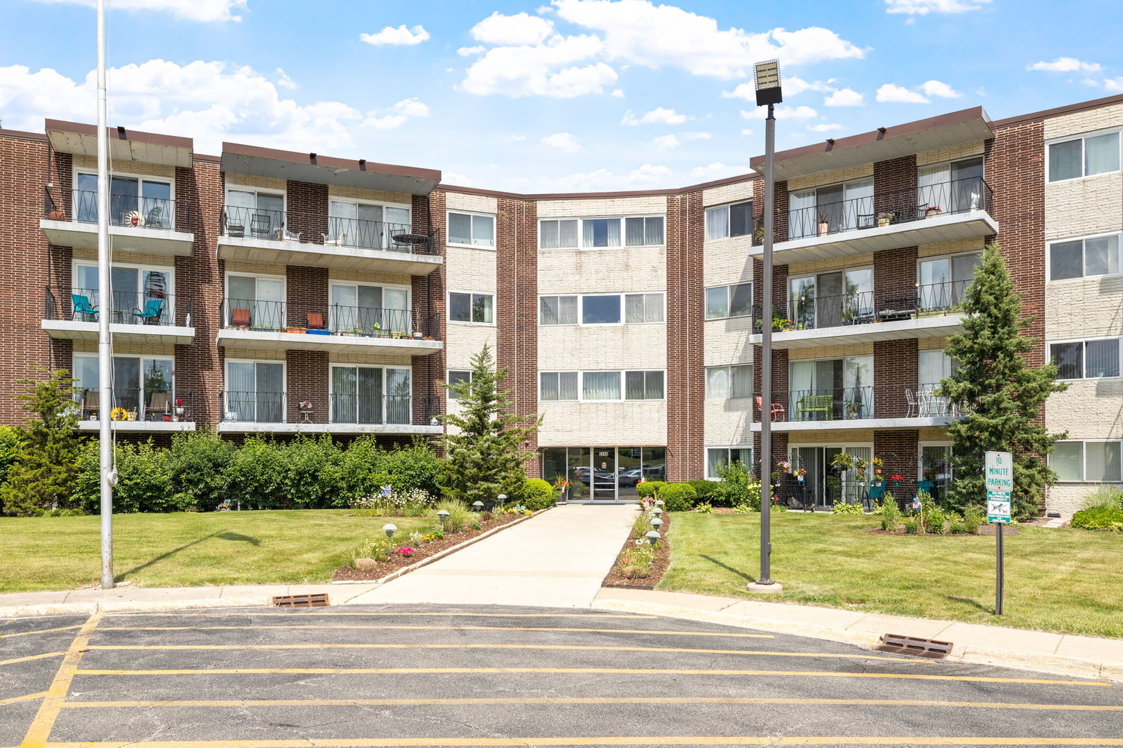 5540 Walnut Avenue #11B, Downers Grove, IL 60515