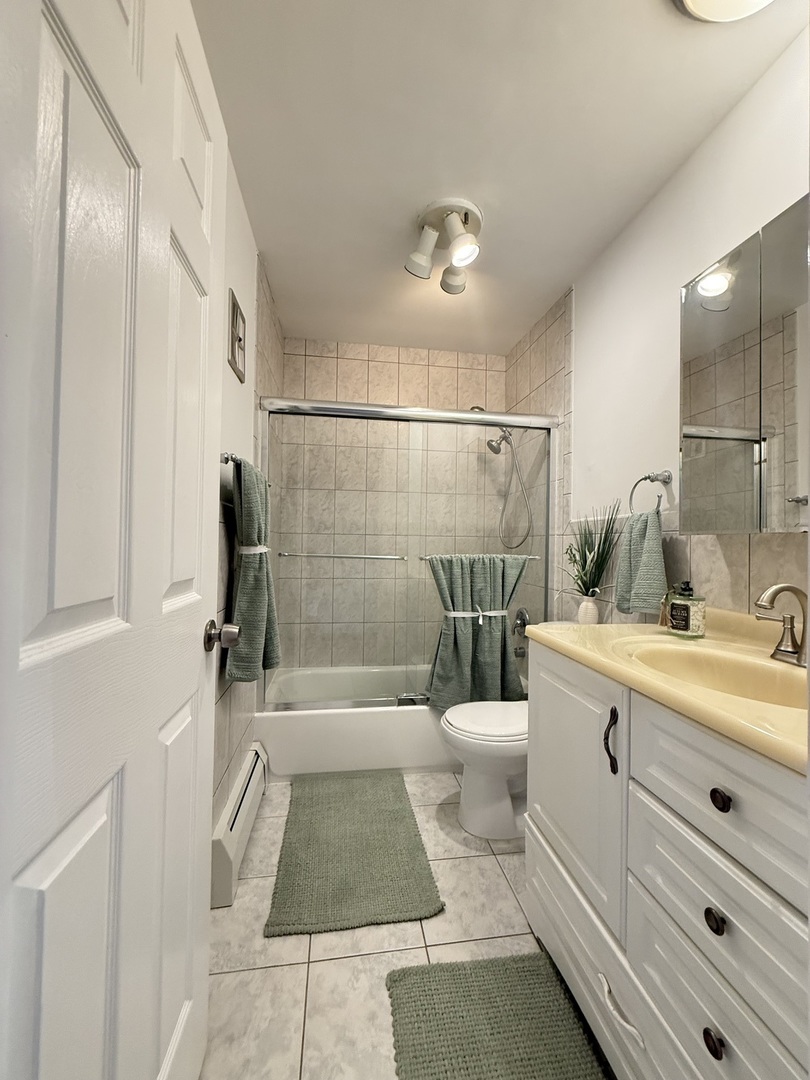 115 Boardwalk Street #2E, Elk Grove Village, IL 60007