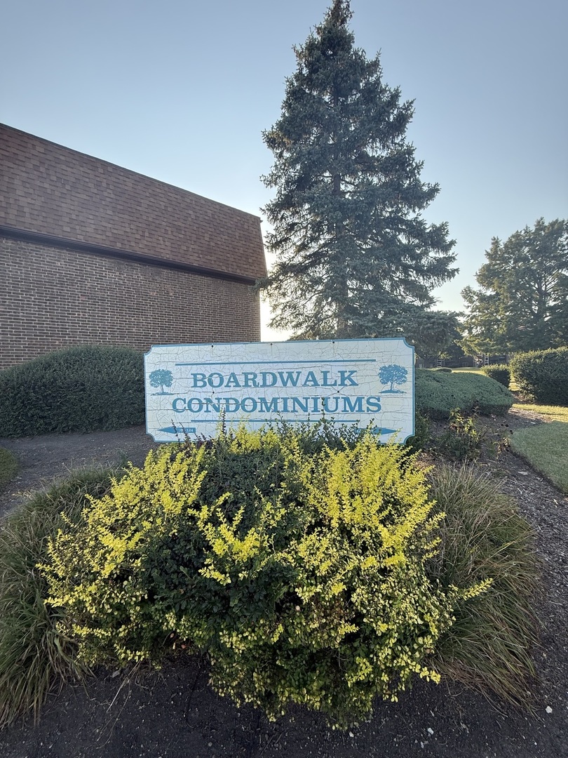 115 Boardwalk Street #2E, Elk Grove Village, IL 60007