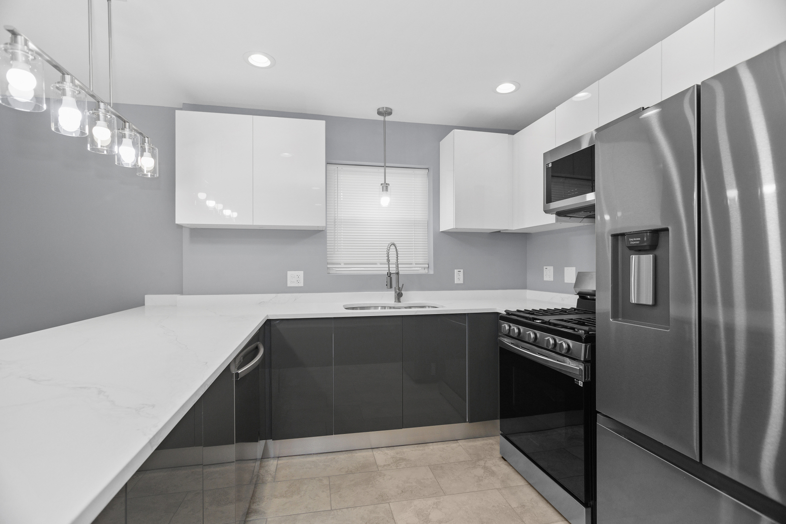 7709 S Champlain Avenue, Chicago, IL 60619