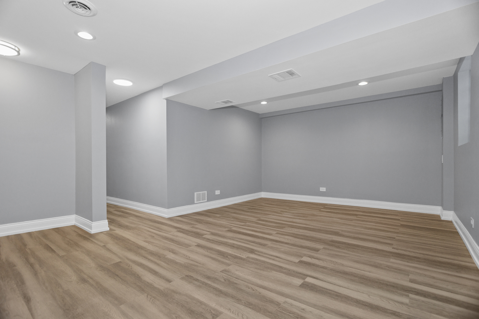 7709 S Champlain Avenue, Chicago, IL 60619
