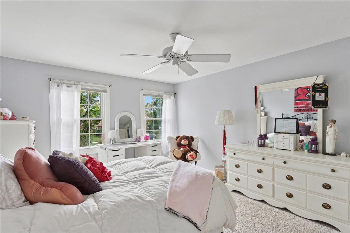 1572 Clemson Drive, Naperville, IL 60565