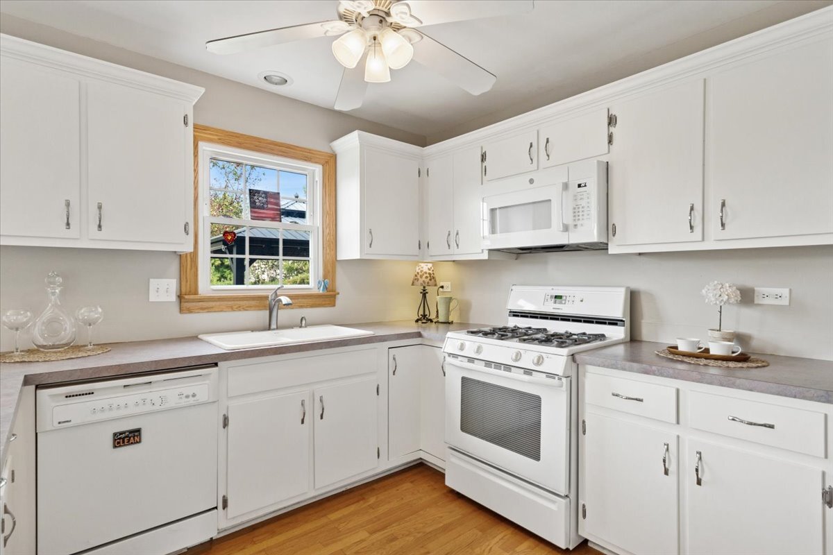 1572 Clemson Drive, Naperville, IL 60565