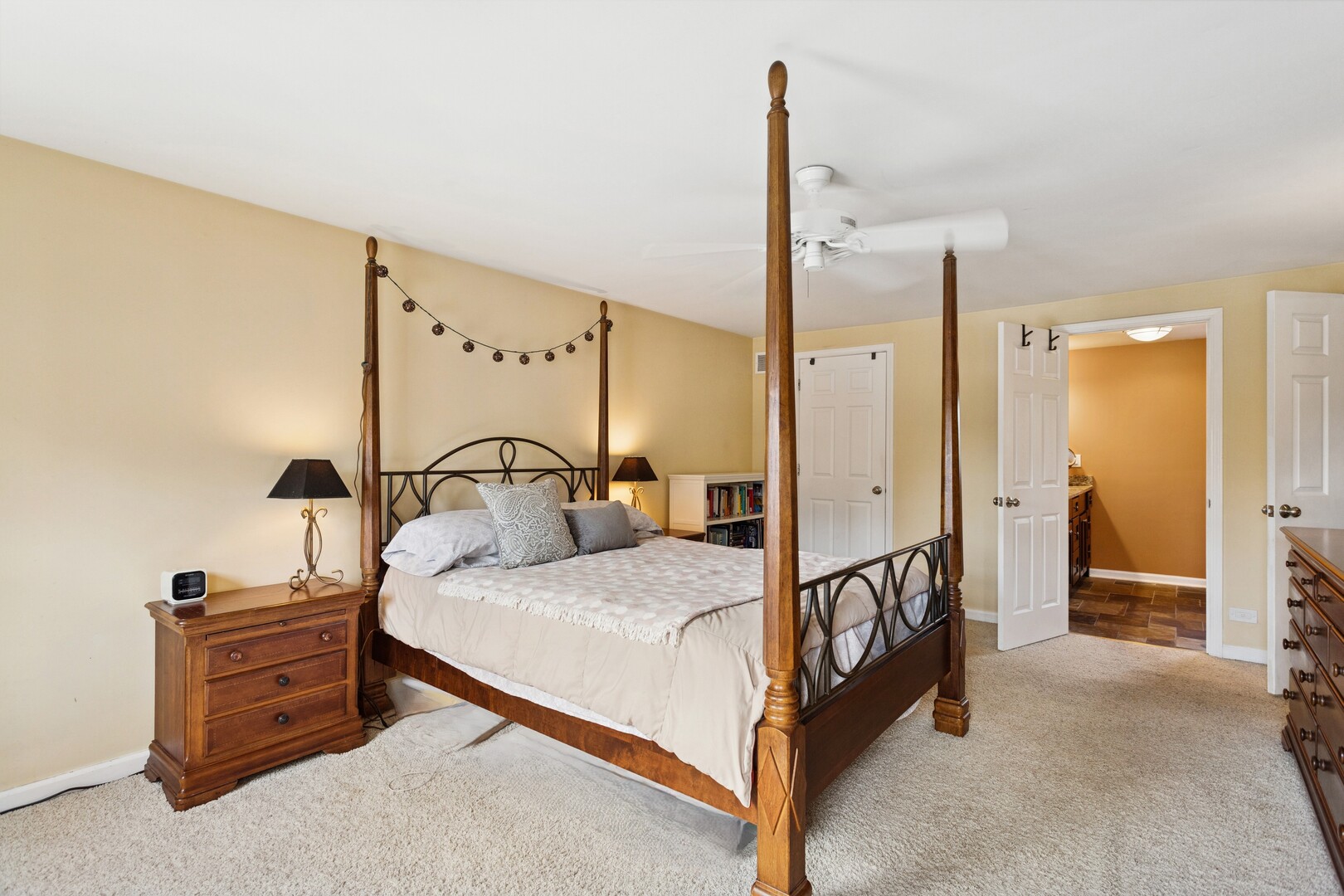 1572 Clemson Drive, Naperville, IL 60565