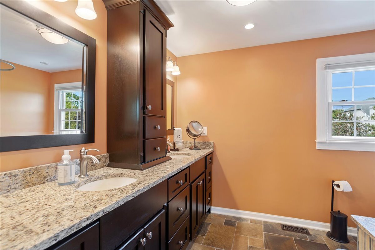 1572 Clemson Drive, Naperville, IL 60565