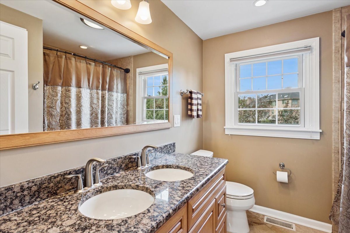 1572 Clemson Drive, Naperville, IL 60565