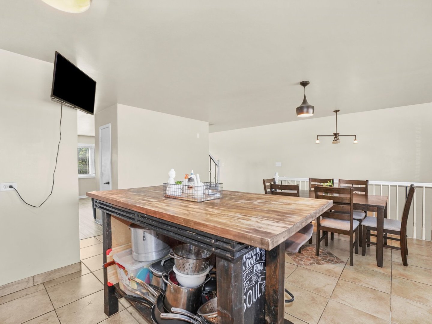 14541 S MARQUETTE Avenue, Burnham, IL 60633