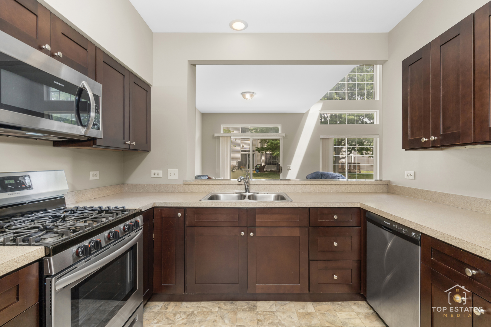 951 Viewpoint Drive #951, Lake In The Hills, IL 60156