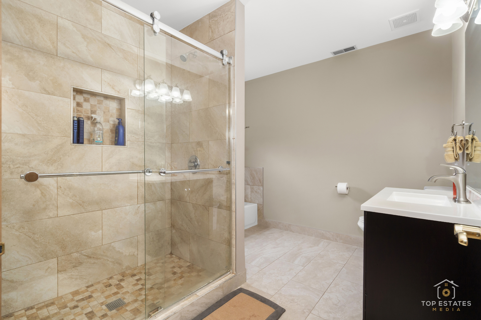 951 Viewpoint Drive #951, Lake In The Hills, IL 60156