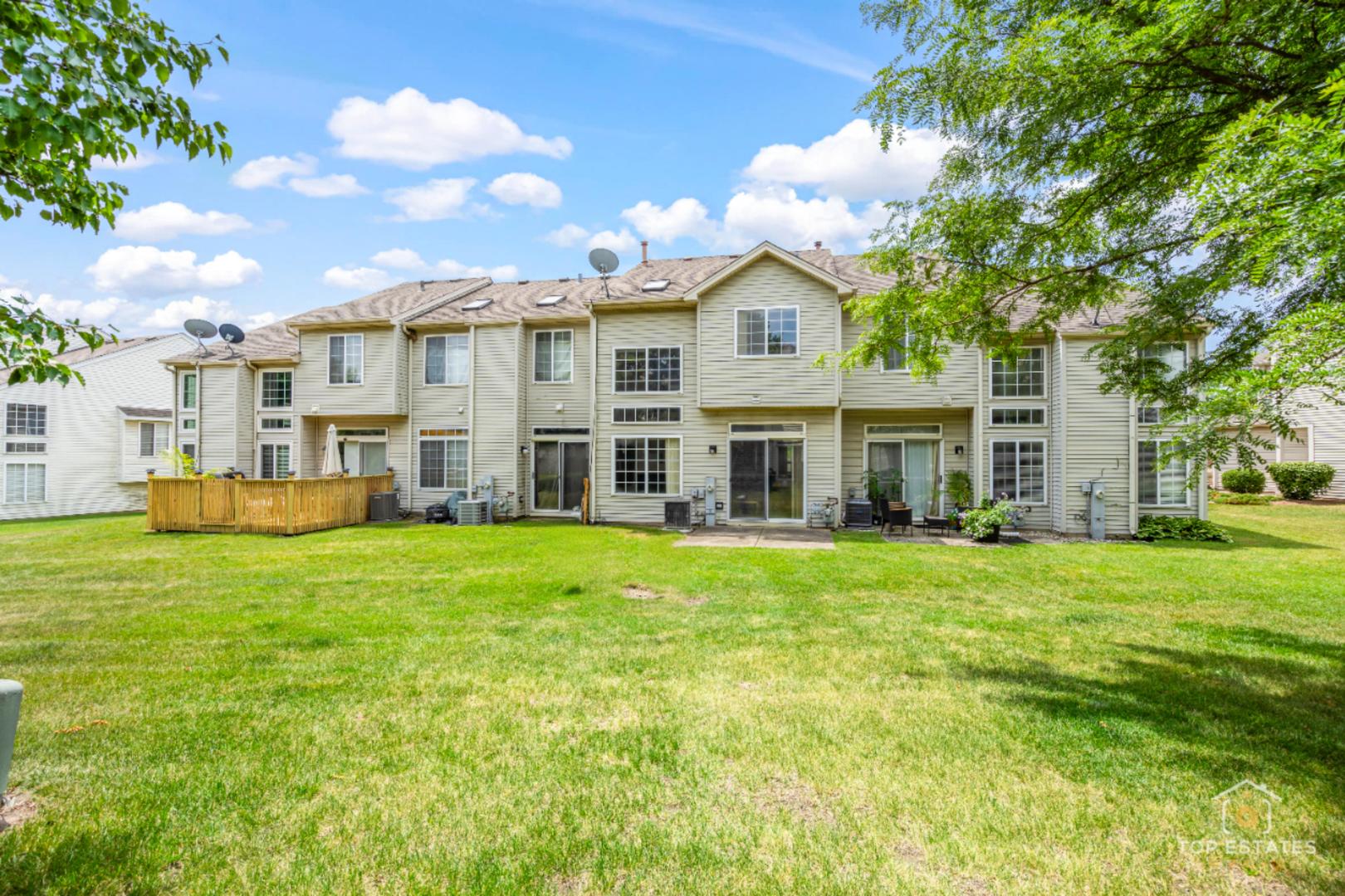 951 Viewpoint Drive #951, Lake In The Hills, IL 60156