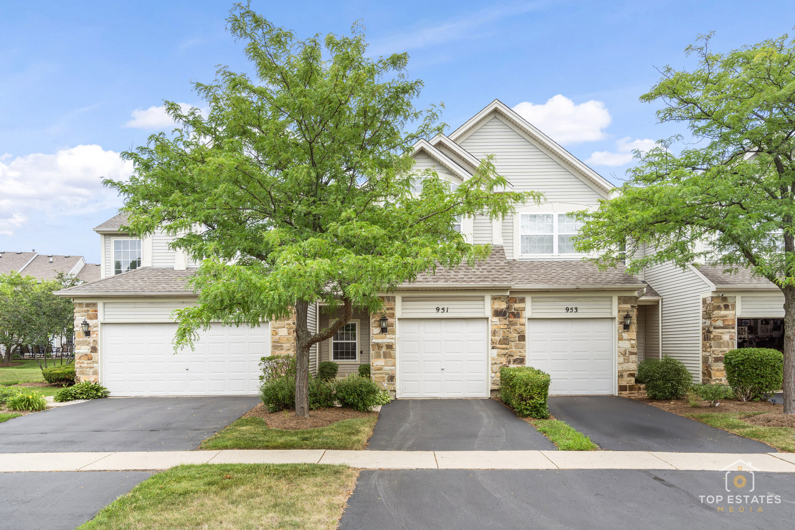 951 Viewpoint Drive #951, Lake In The Hills, IL 60156