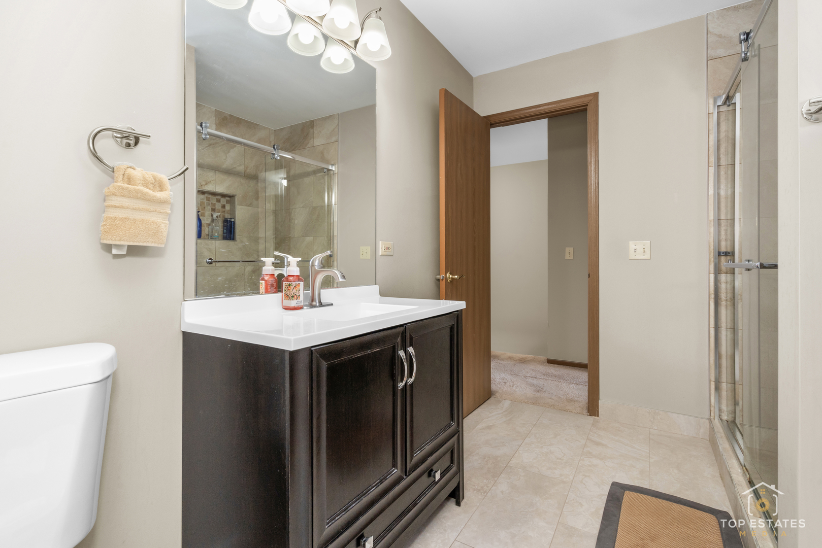 951 Viewpoint Drive #951, Lake In The Hills, IL 60156