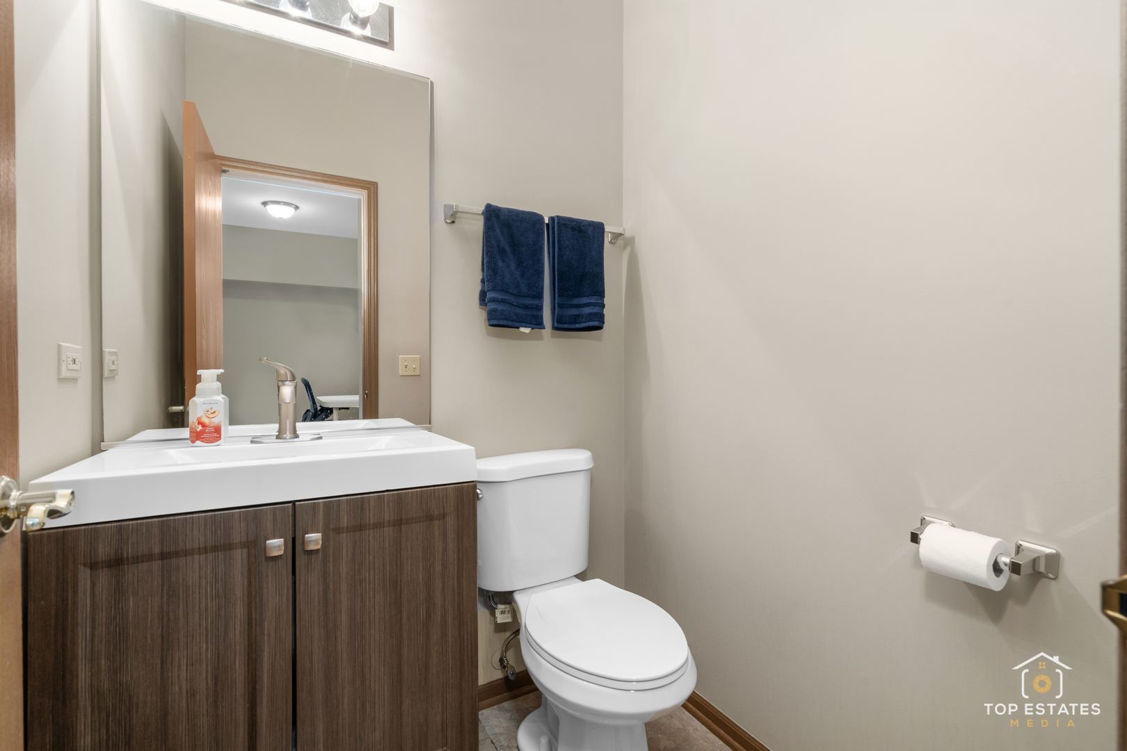951 Viewpoint Drive #951, Lake In The Hills, IL 60156