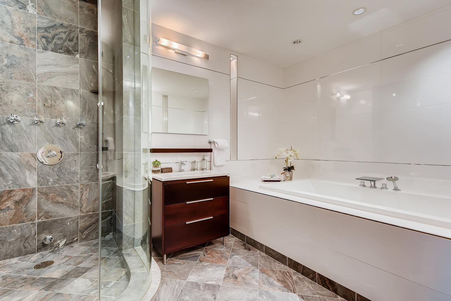 270 E Pearson Street #1402, Chicago, IL 60611