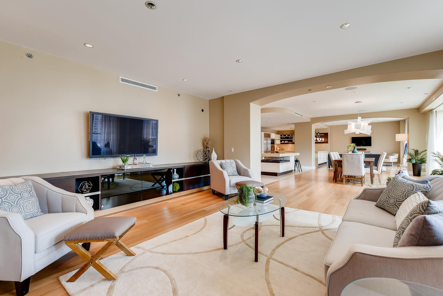 270 E Pearson Street #1402, Chicago, IL 60611
