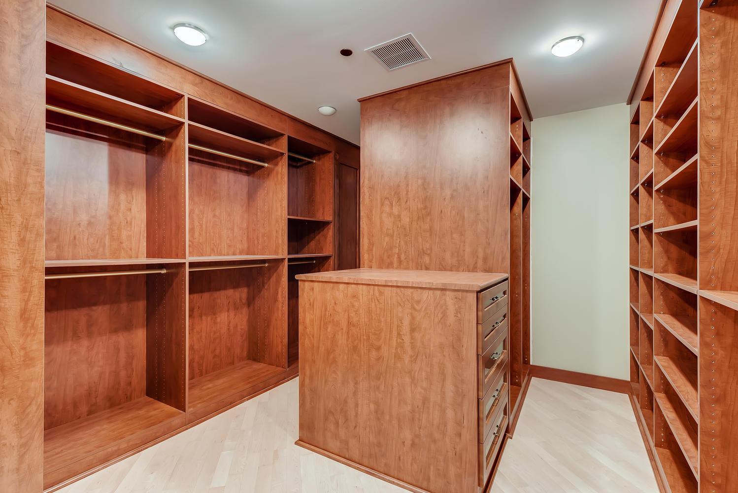 270 E Pearson Street #1402, Chicago, IL 60611