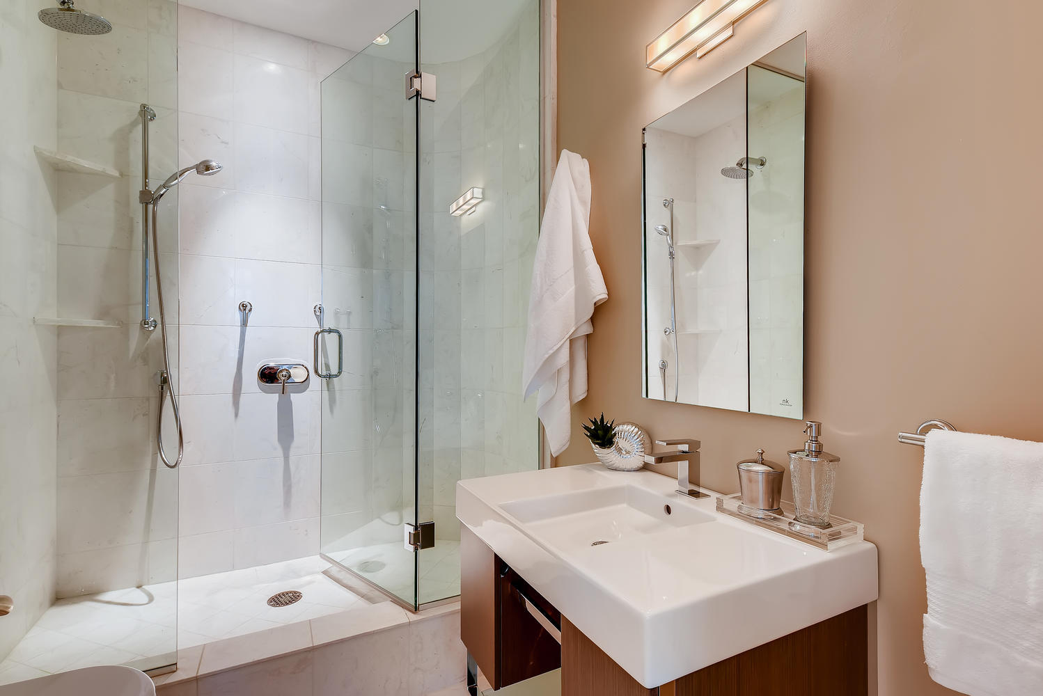 270 E Pearson Street #1402, Chicago, IL 60611