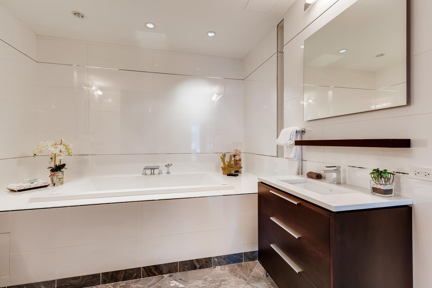 270 E Pearson Street #1402, Chicago, IL 60611
