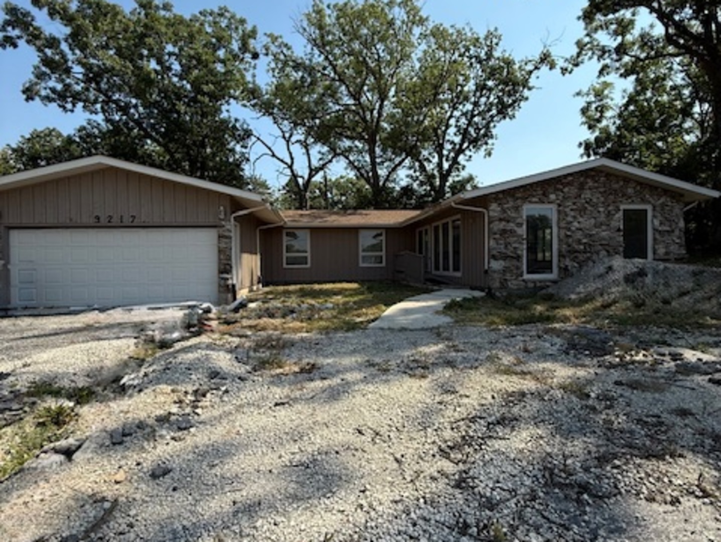 9217 S 88th Avenue, Hickory Hills, IL 60457