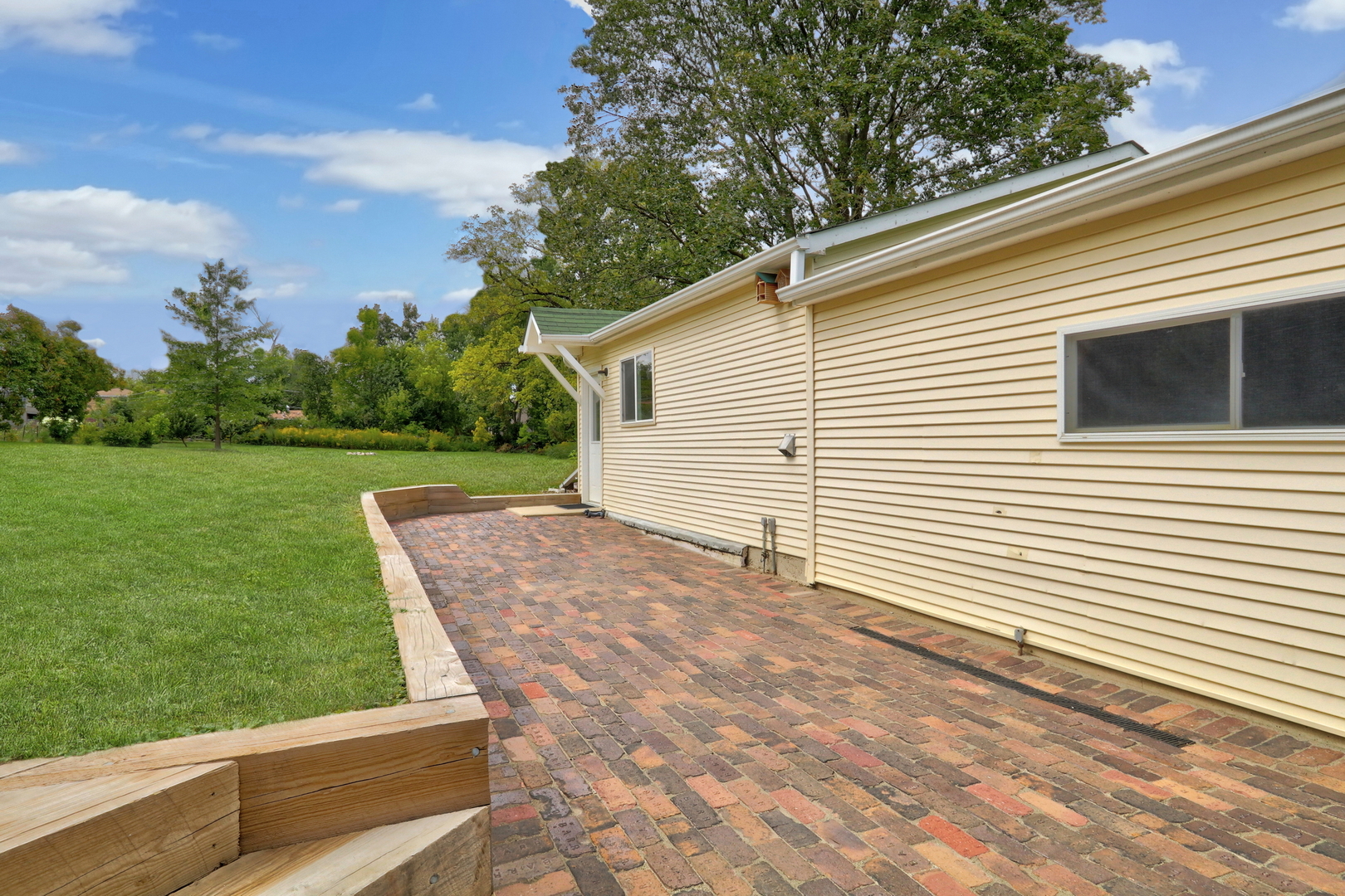 732 Rogers Road, Gurnee, IL 60031