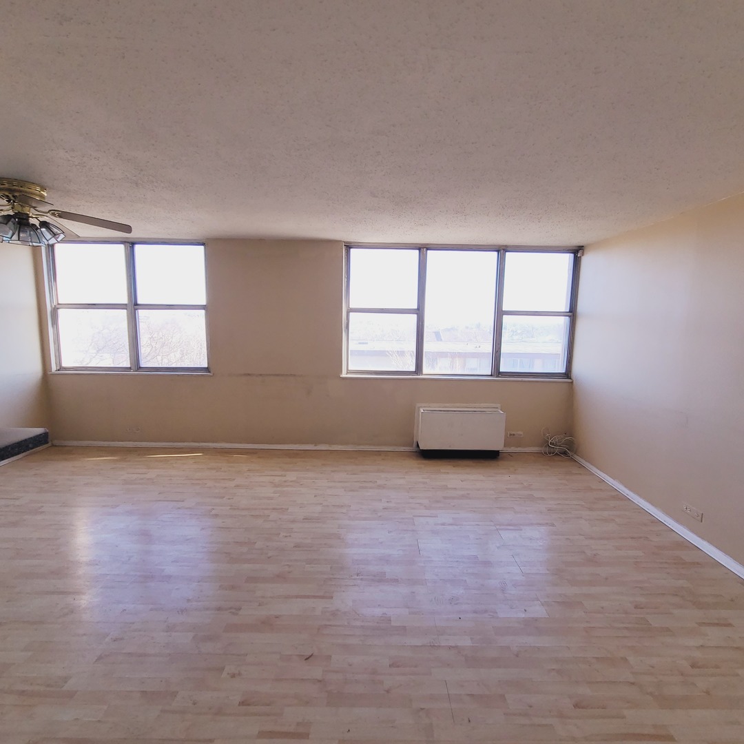 4300 W FORD CITY Drive #604, Chicago, IL 60652