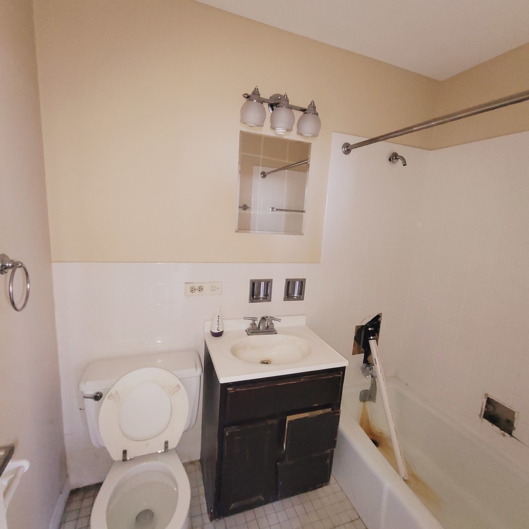 4300 W FORD CITY Drive #604, Chicago, IL 60652