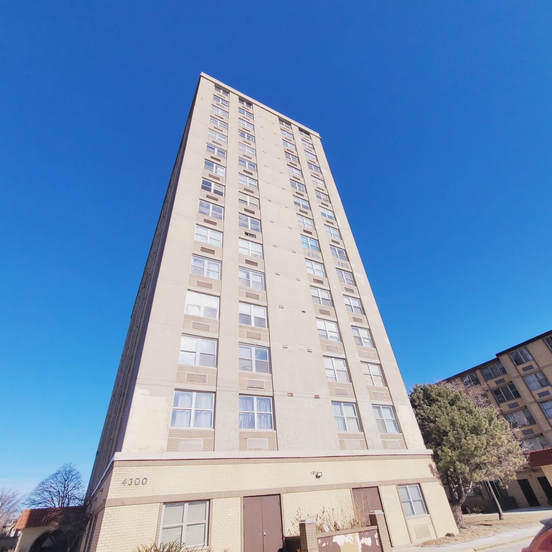 4300 W FORD CITY Drive #604, Chicago, IL 60652