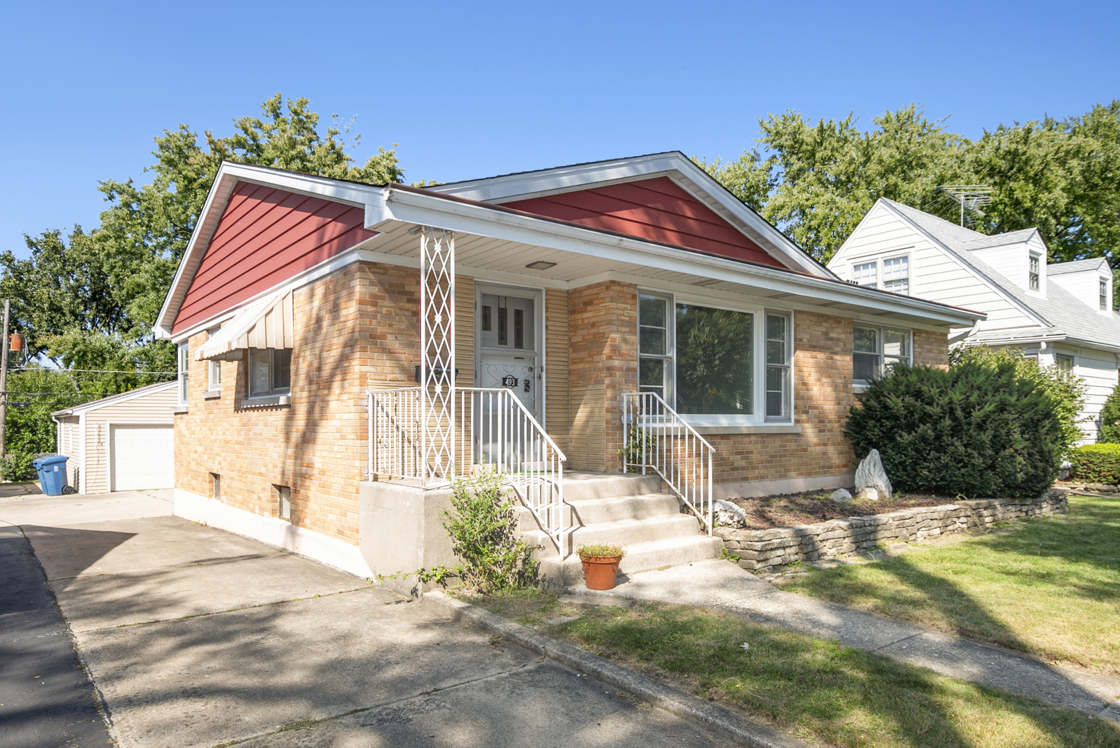 493 W Avery Street, Elmhurst, IL 60126